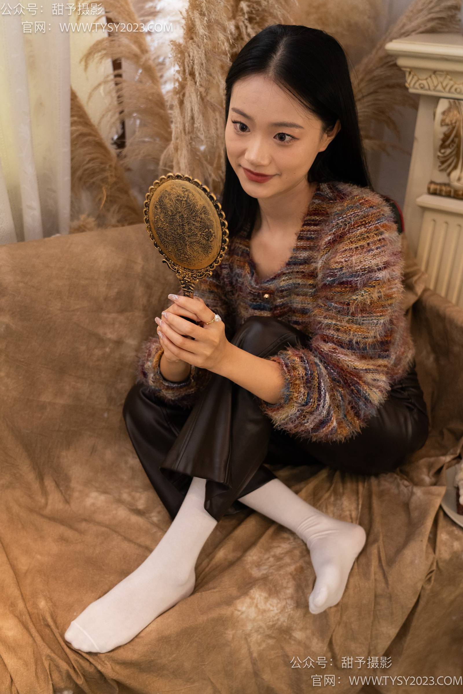 甜予摄影-齐齐板鞋、白棉袜、裸足[122P/2V/9.72GB]