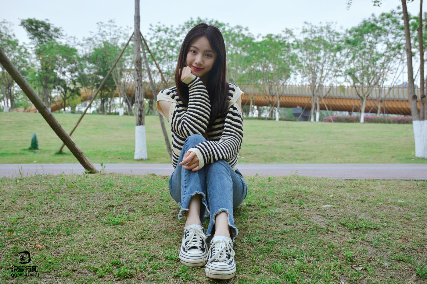 织梦映像-少女牛仔裤草地白袜[80P/1V/2.47GB]