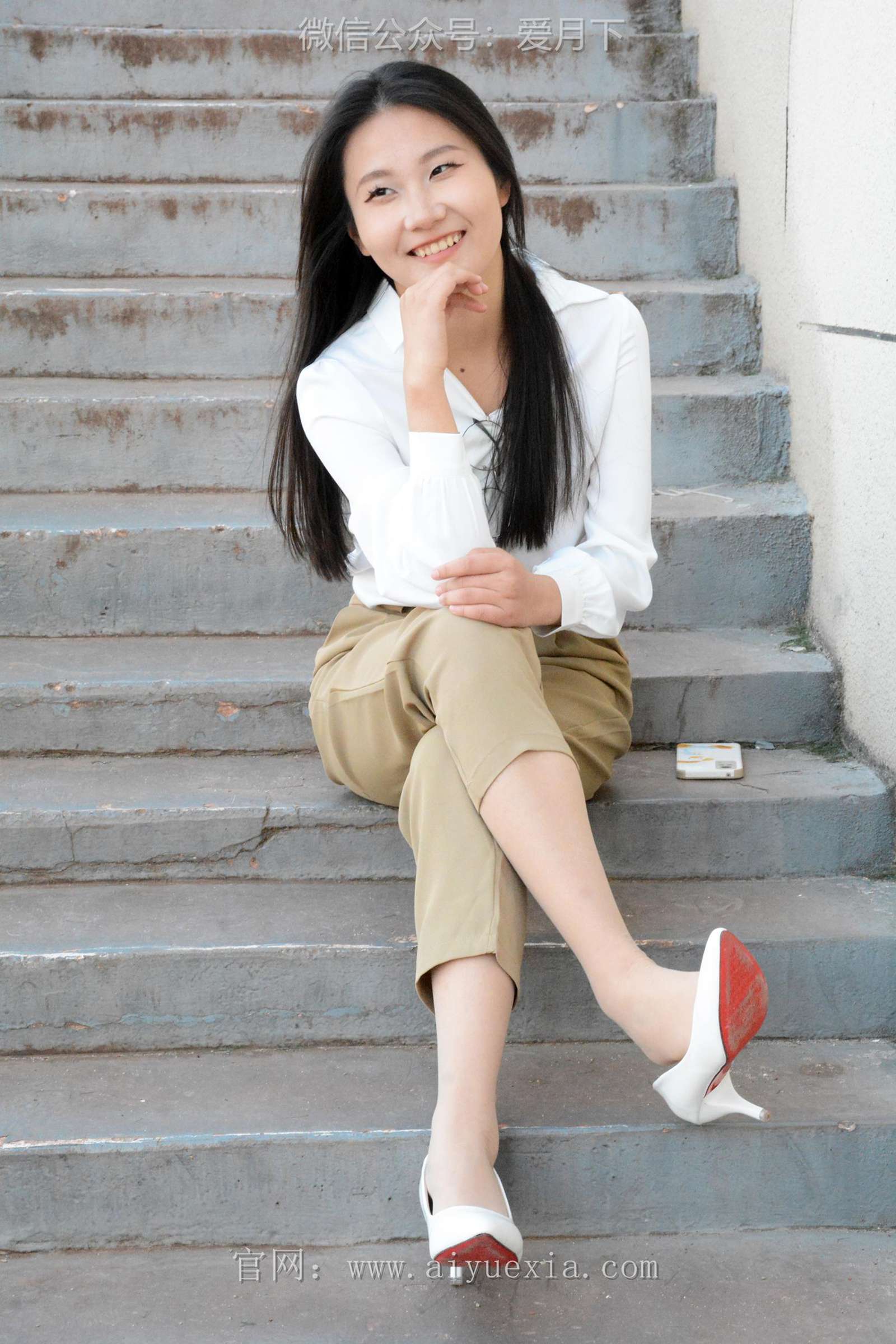 月下摄影-恰恰工作装略显成熟[130P/1V/5.81GB]