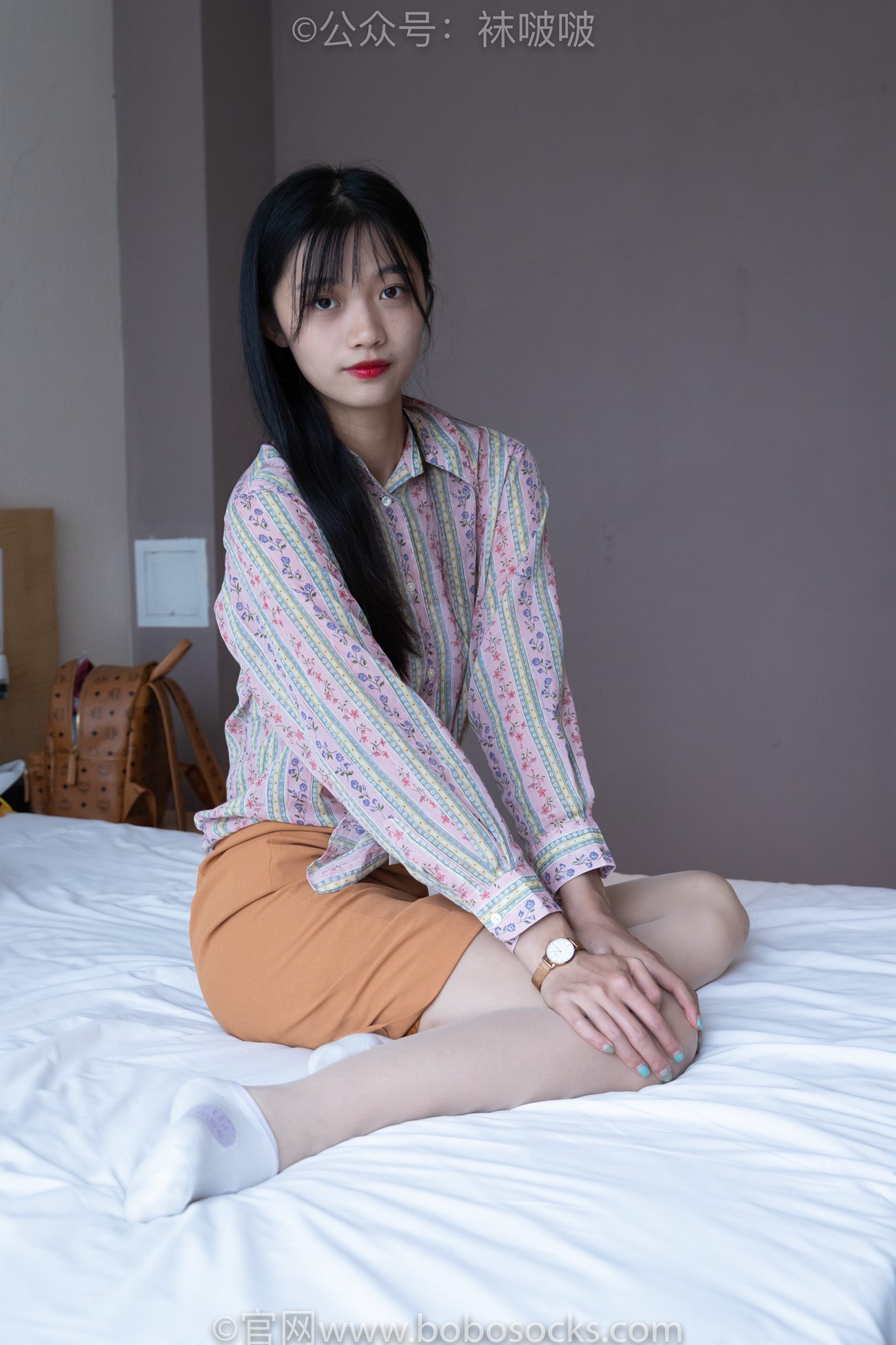 袜啵啵-涵涵帆布鞋、白色短棉袜、肉丝[139P/1V/3.95GB]