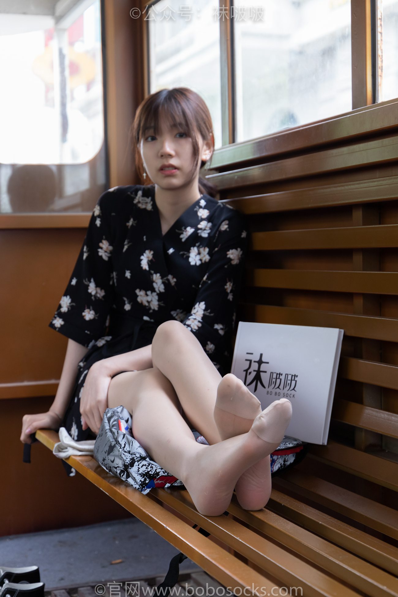 袜啵啵-小甜豆匡威帆布鞋、浅灰色短棉袜、肉丝[132P/1V/8.07GB]