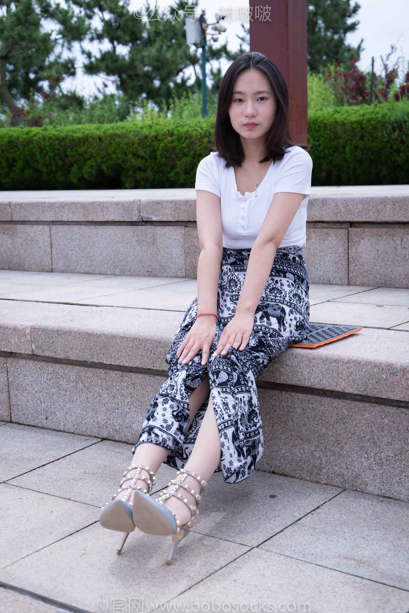 袜啵啵-思思华伦天奴高跟鞋、肉丝[140P/1V/6.17GB]