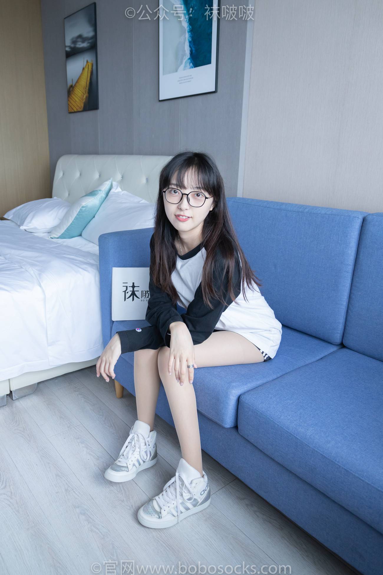 袜啵啵-稚予阿迪板鞋、白色短棉袜、肉丝[135P/1V/3.05GB]