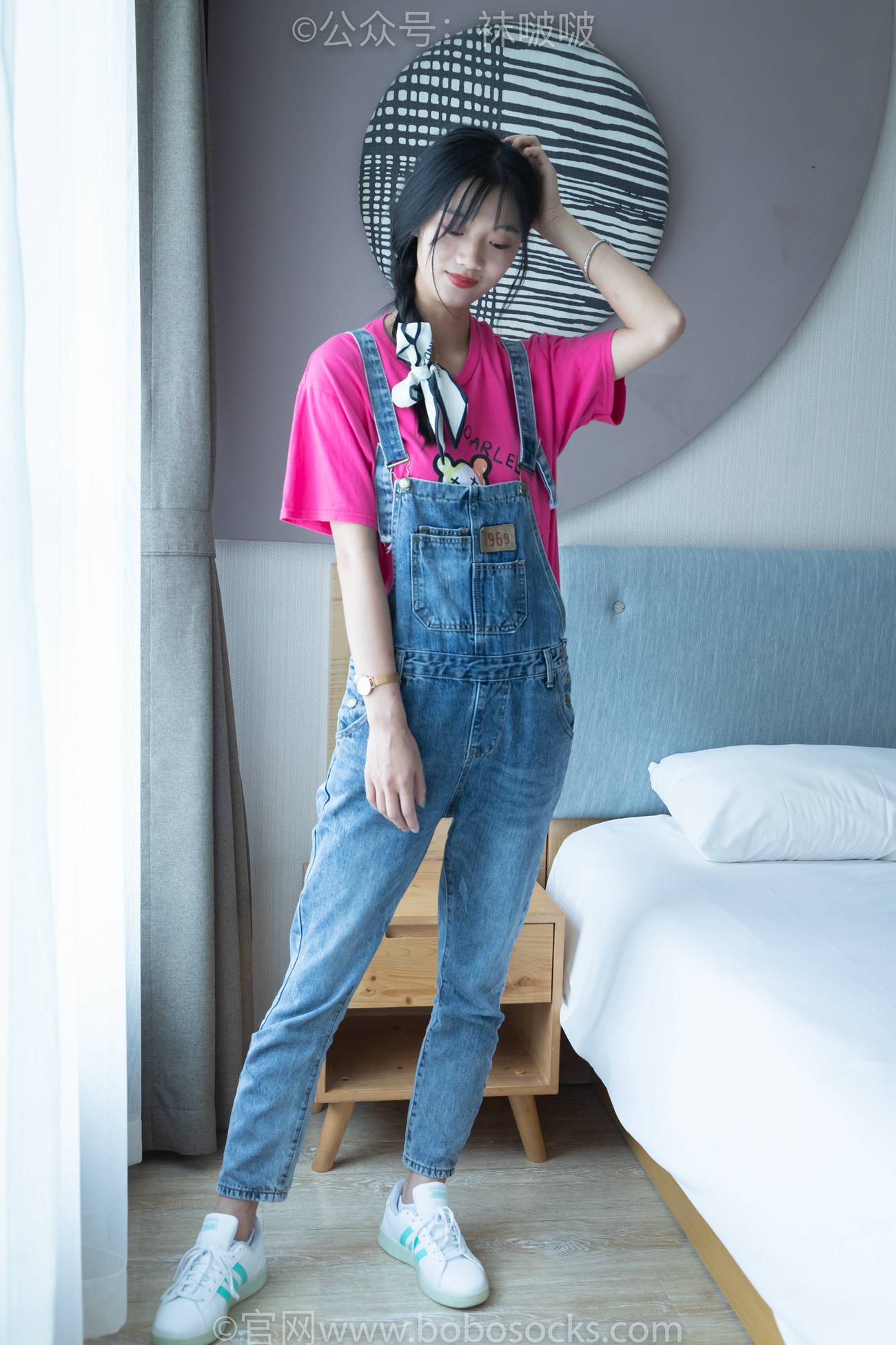 袜啵啵-涵涵板鞋、白棉袜、裸足[134P/1V/3.93GB]