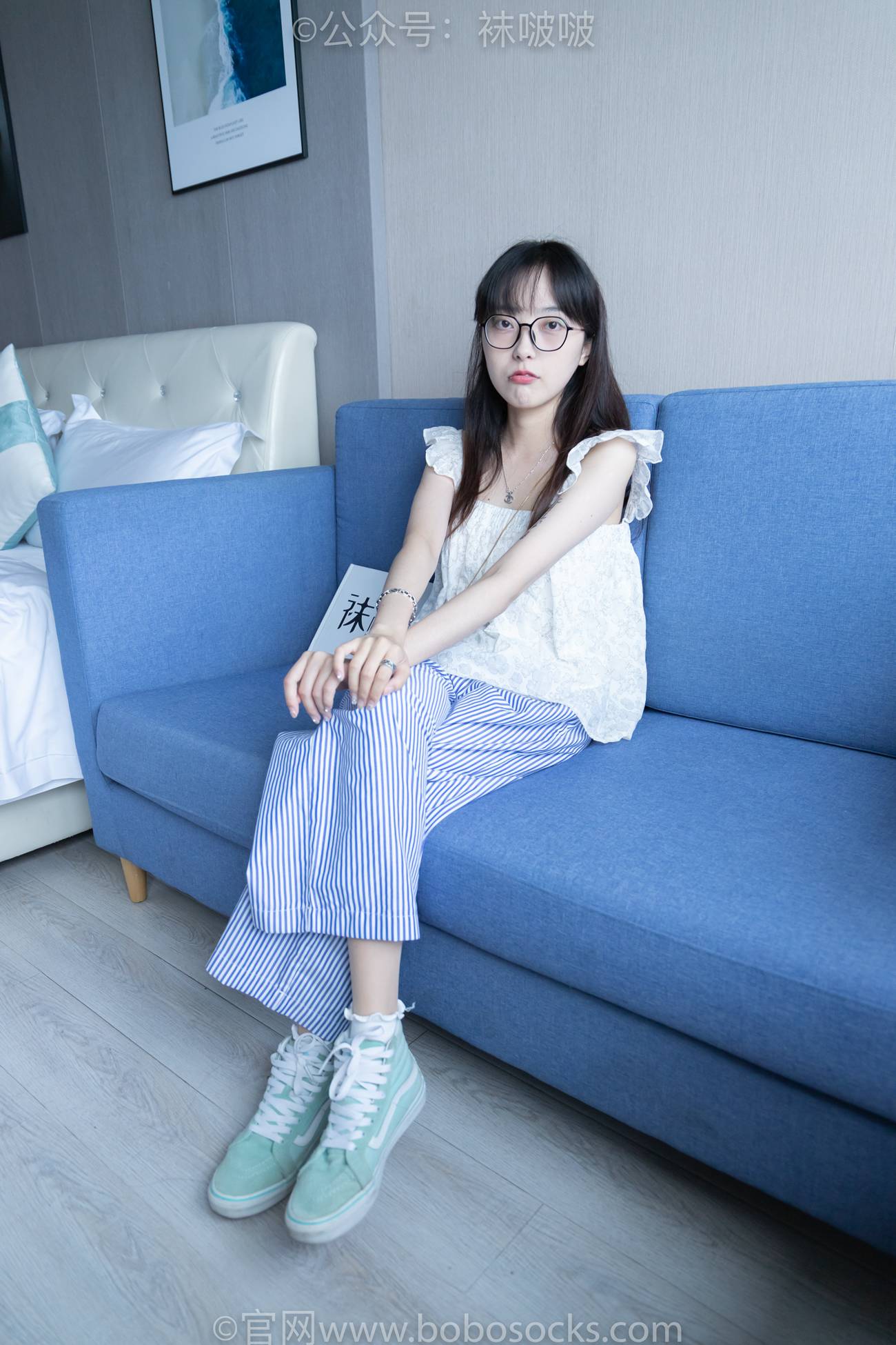 袜啵啵-稚予vans、白色棉袜、肉丝[136P/1V/3.35GB]