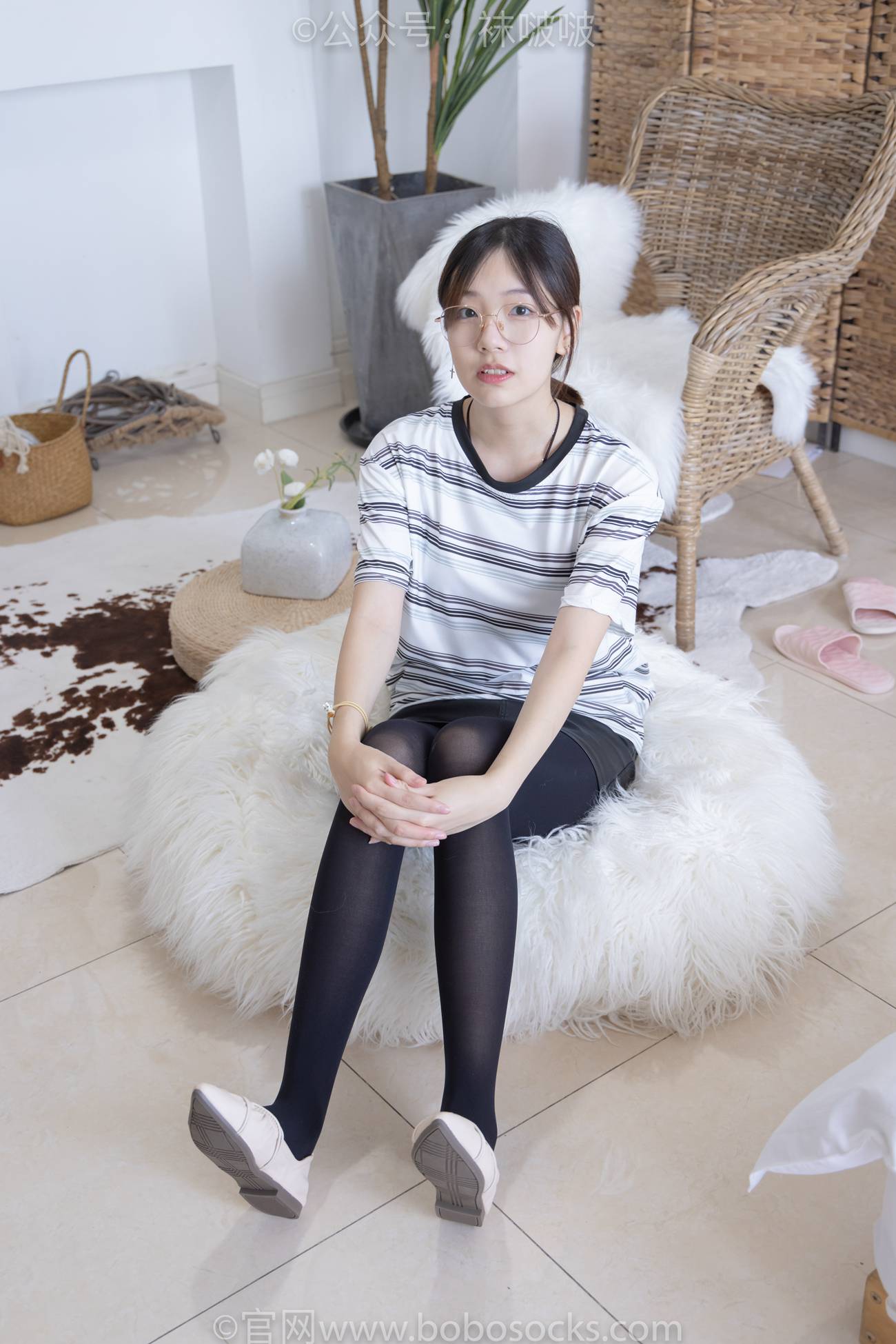 袜啵啵-小甜豆平底鞋、厚黑丝、厚肉丝、剧情[144P/1V/4.09GB]