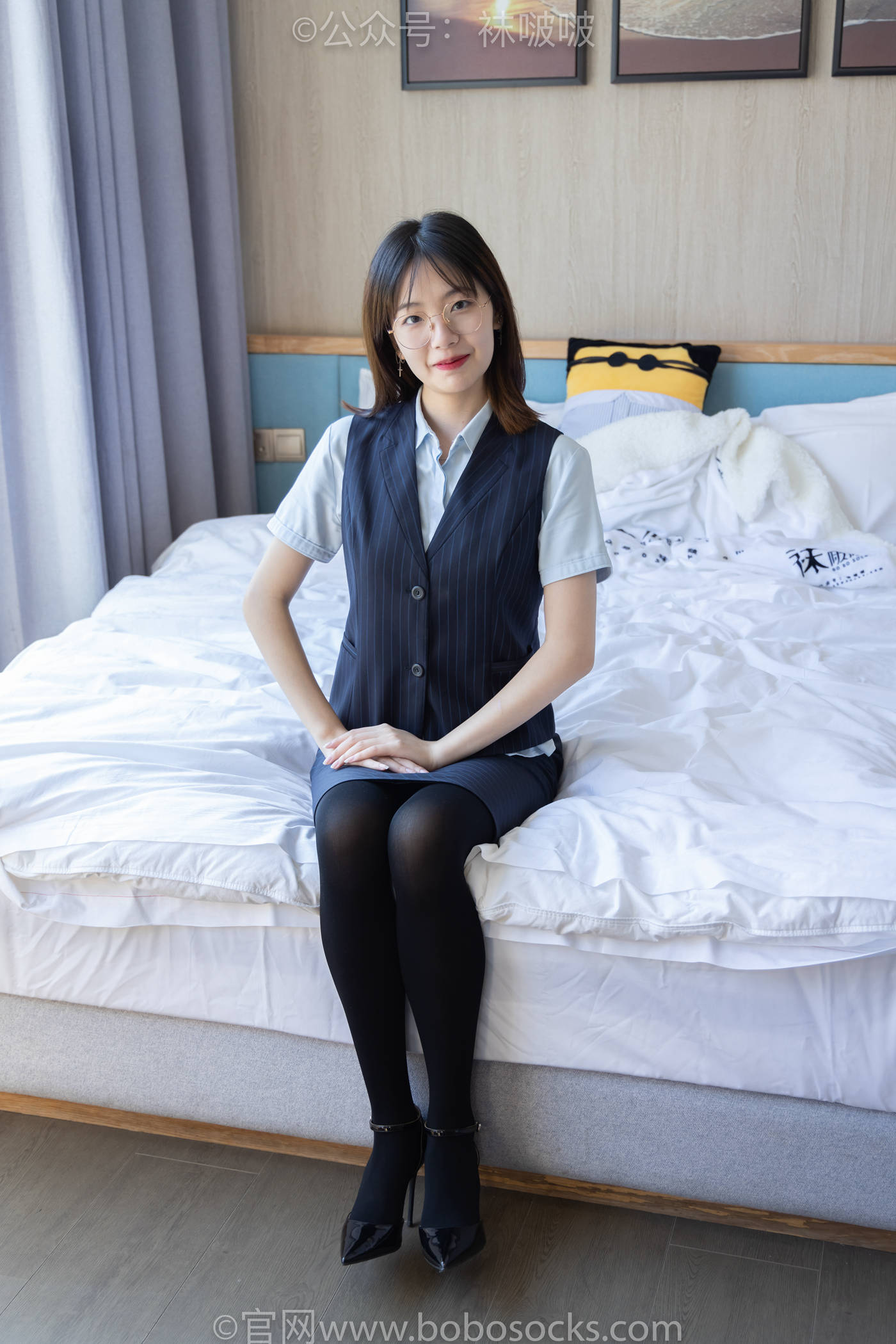 袜啵啵-小甜豆高跟鞋、厚黑丝[131P/1V/6.37GB]