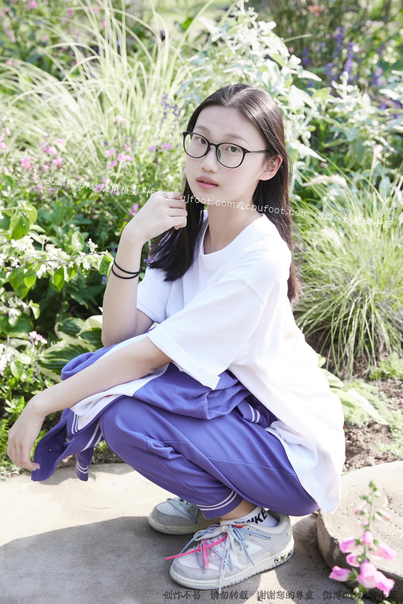 见新摄影-公园棉袜裸足[295P/1V/2.95GB]