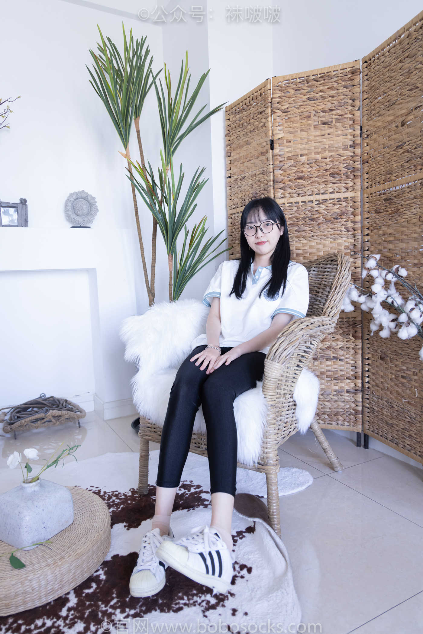 袜啵啵-稚予贝壳头、匡威帆布鞋、短肉丝[154P/1V/5.40GB]