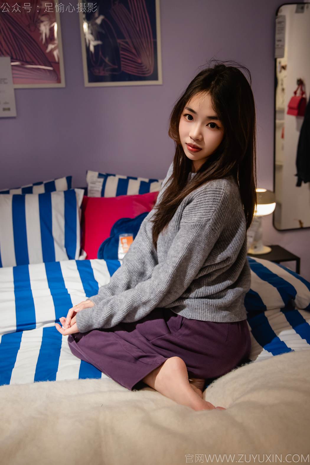 足愉心-软软（搭配：灰色线套、紫色长裤、帆布鞋、卡通棉袜、裸足）[110P/2V/10.0GB]