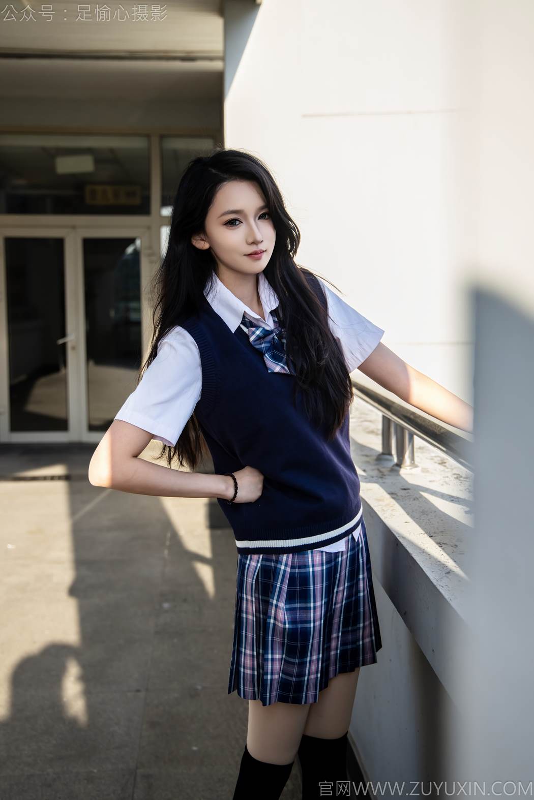 足愉心-果酱（搭配：JK至服、小皮鞋、黑色丝袜、肉色打底裤）[109P/2V/10.9GB]