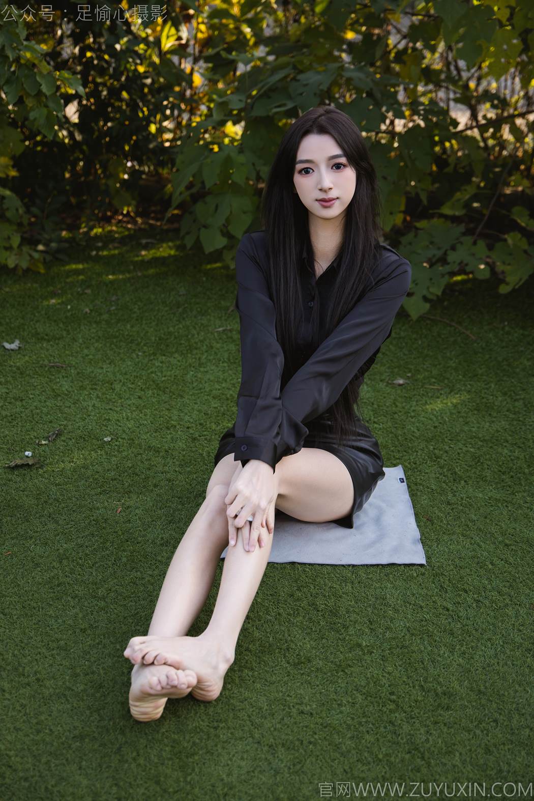 足愉心-云悦（搭配：黑色衬衫、皮裙、高跟鞋、裸足）[120P/2V/11.2GB]