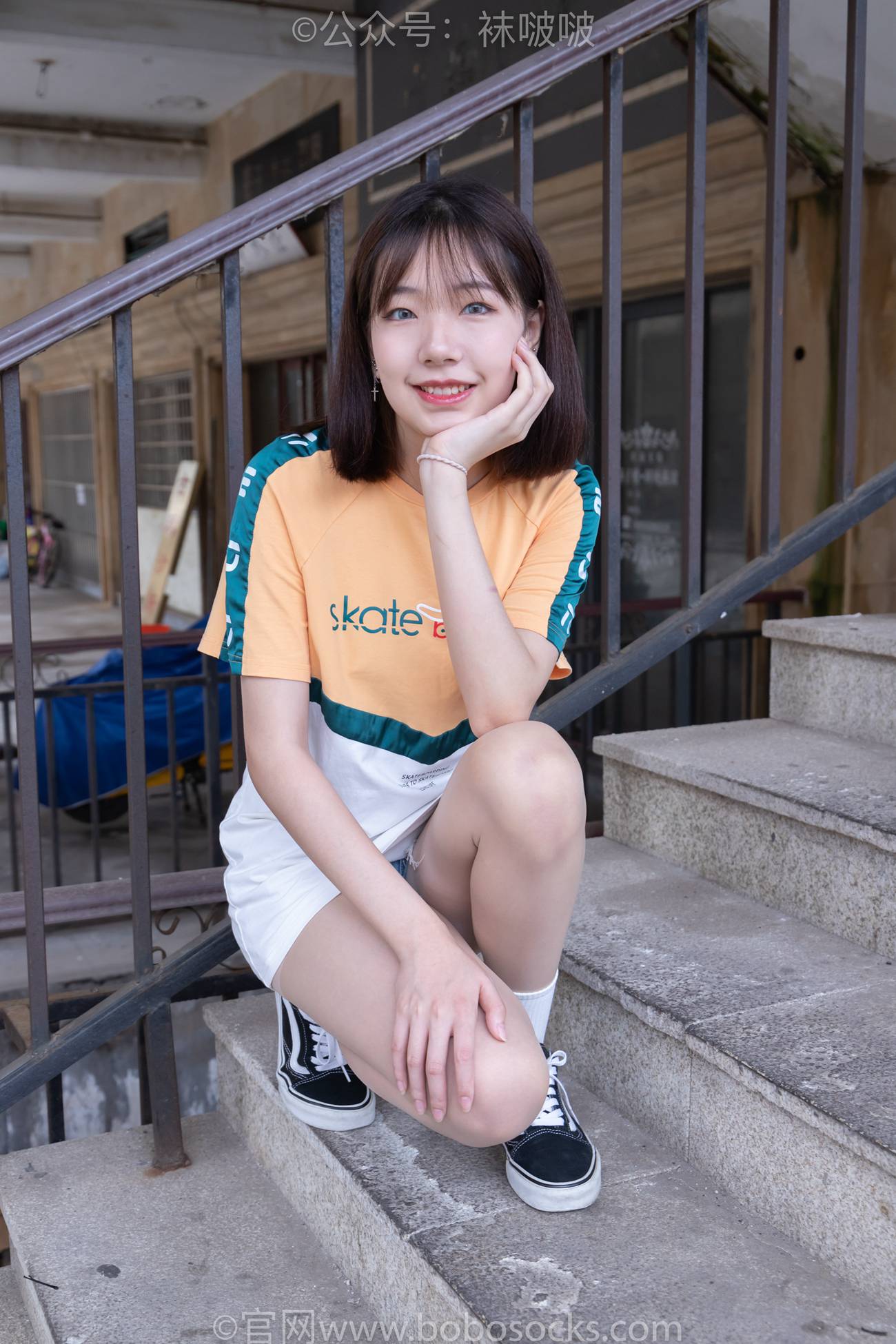 袜啵啵-小甜豆vans板鞋、白棉袜、肉丝[135P/1V/7.78GB]