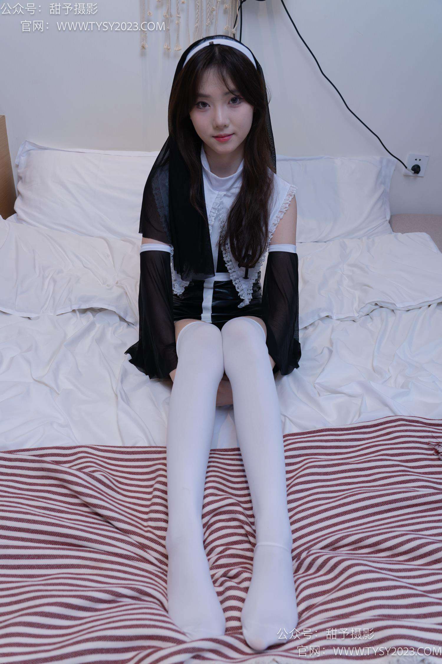 甜予摄影-NO.044璇璇高跟凉鞋、过膝白丝、小人国剧情[148P/2V/14.5GB]