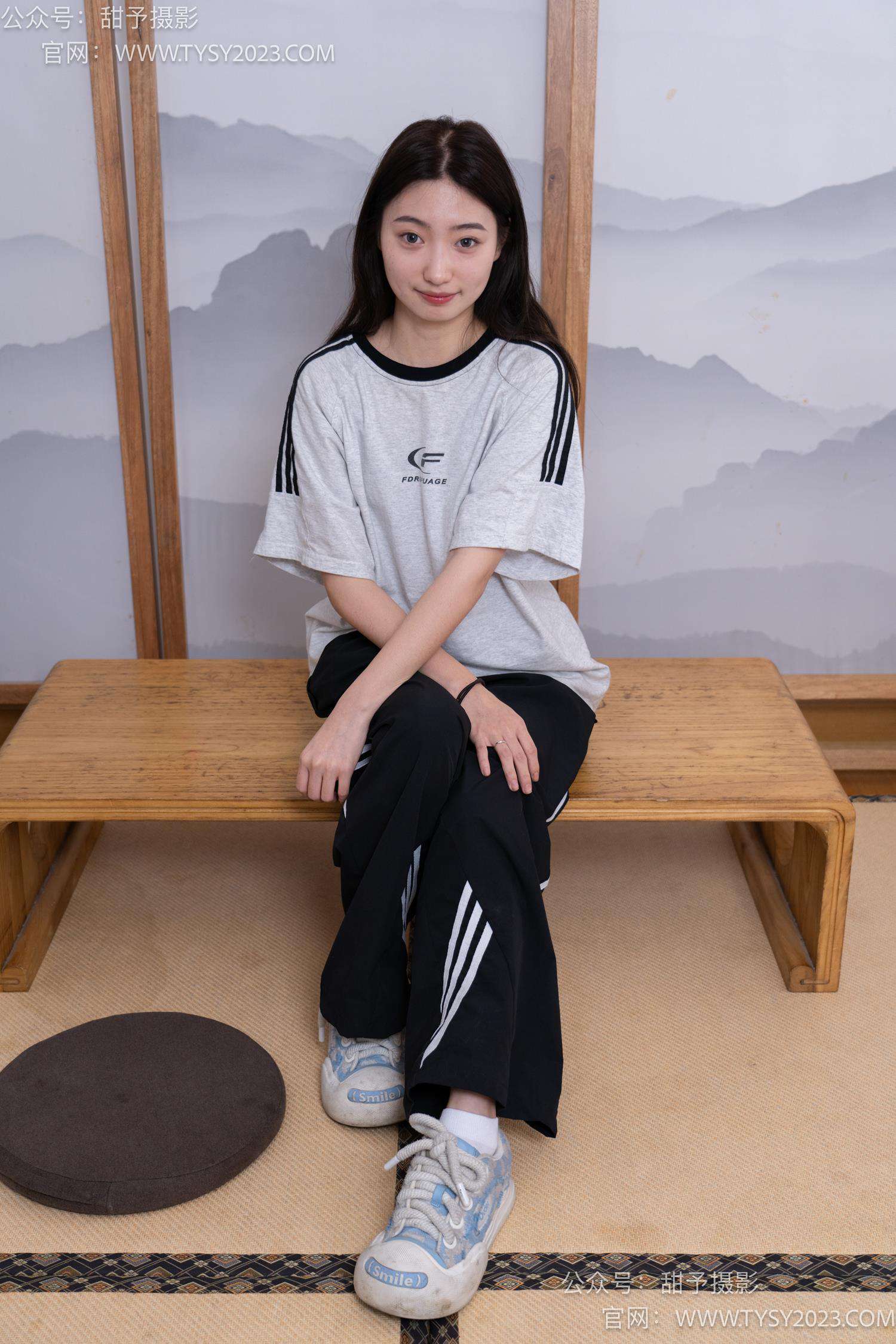 甜予摄影-NO.045雪梨帆布鞋、白棉袜、裸足[130P/2V/10.2GB]