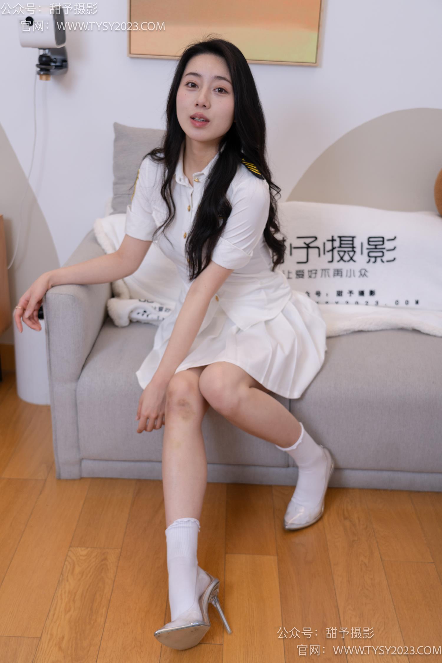 甜予摄影-NO.057鱼鱼制服、高跟鞋、白棉袜、裸足[139P/2V/10.1GB]