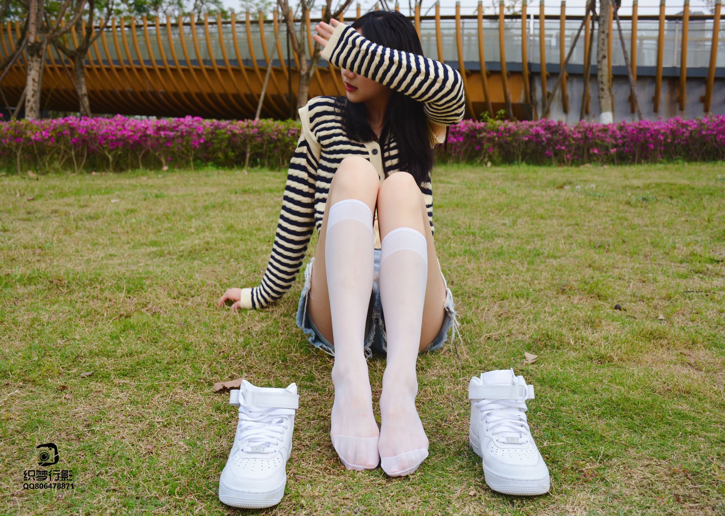 织梦映像-草地白丝[70P/1V/2.26GB]