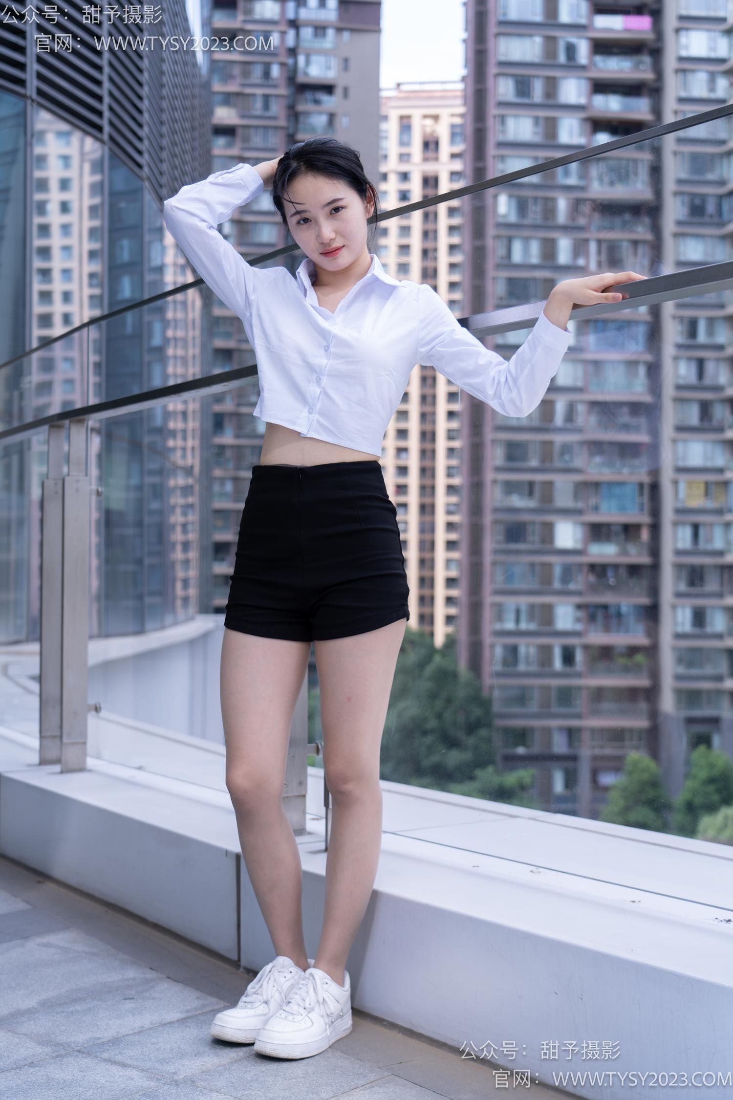 甜予摄影-NO.063思思板鞋、油亮灰丝（脚尖透明款）[136P/2V/9.98GB]