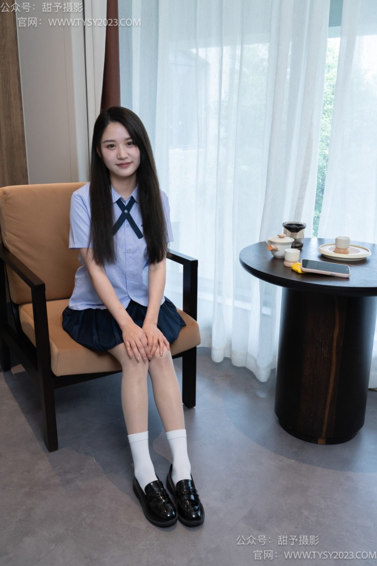 甜予摄影-NO.081澜澜皮鞋、两双白棉袜、肉丝（脚尖加固款）[140P/2V/10.24GB]