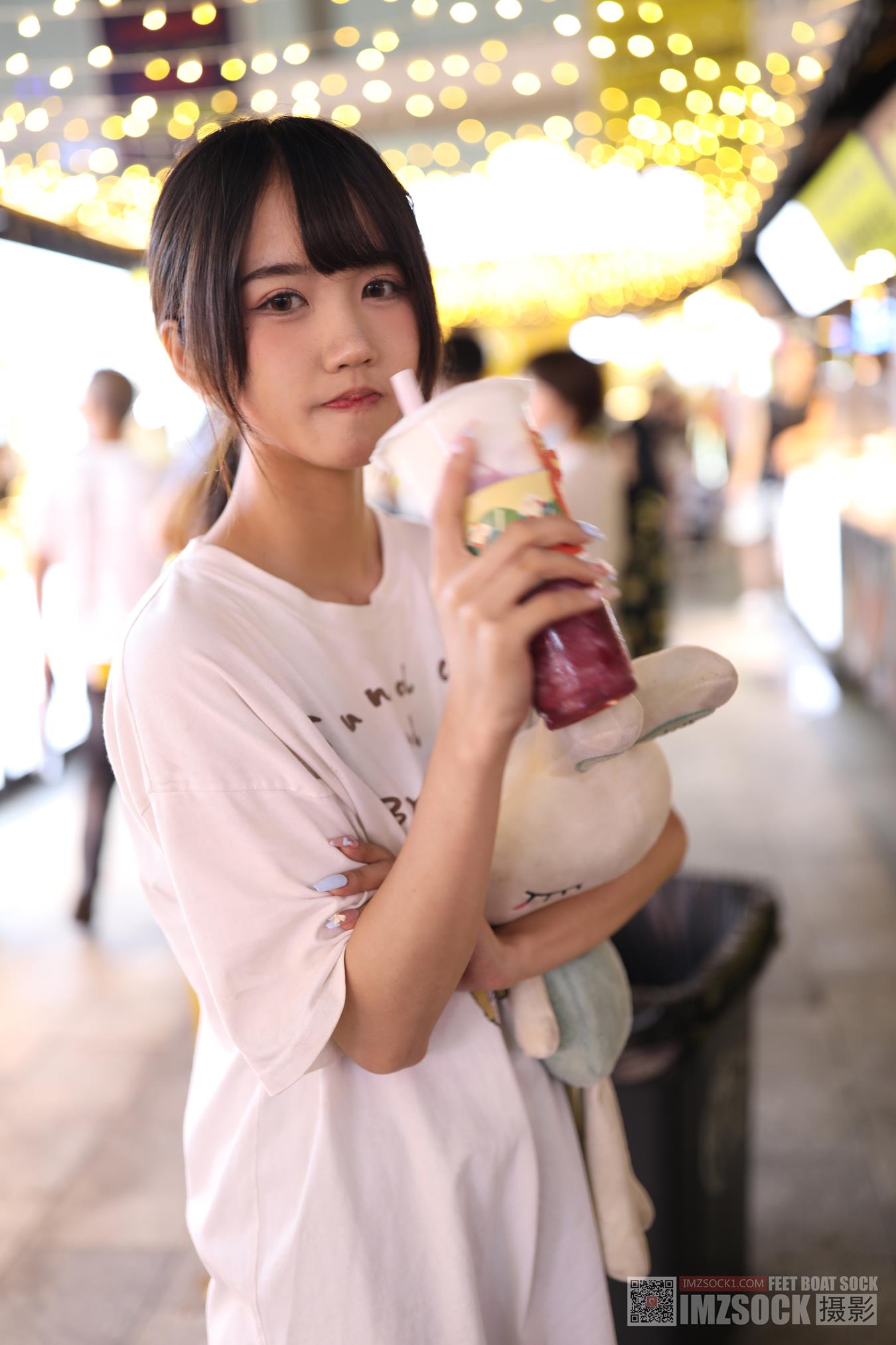 爱美足-莹莹[102P/1V/2.46GB]