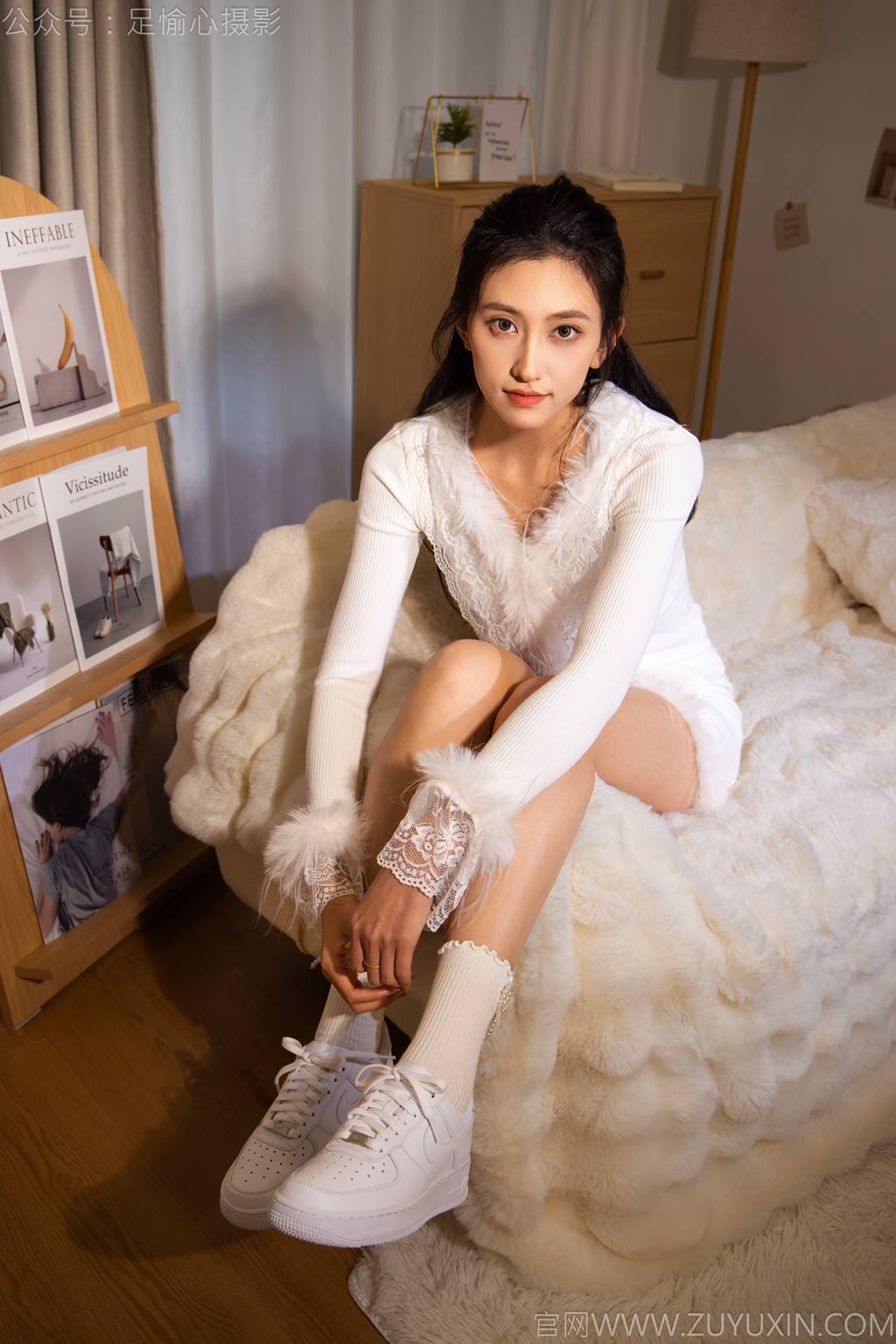 足愉心-可乐（搭配：白色上衣、短裙、运动鞋、白色棉袜）[140P/2V/14.7GB]