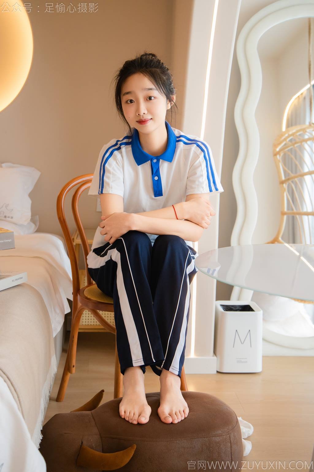 足愉心-奶芙（搭配：校服、帆布鞋、白色棉袜、裸足）[110P/2V/15.4GB]