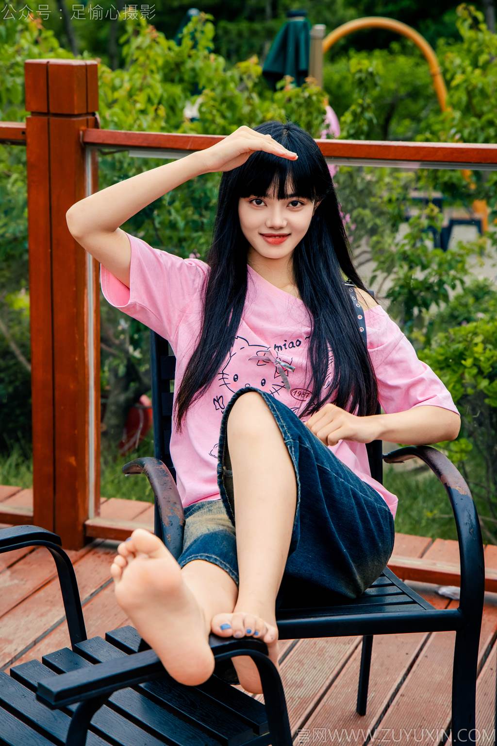 足愉心-阿月（搭配：粉色T恤、牛仔短裤、白棉袜、德训鞋、裸足）[110P/2V/10.7GB]