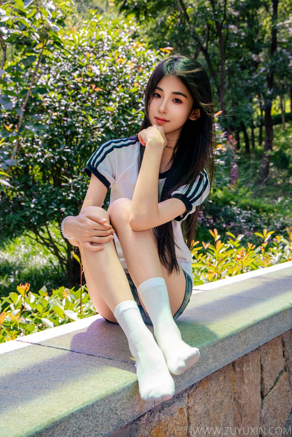 足愉心-小瑶（搭配：T恤、牛仔短裤、白棉袜、帆布鞋、裸足）[115P/2V/12.9GB]